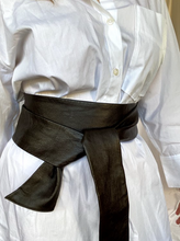 Load image into Gallery viewer, Vintage Dark Brown Leather Belt